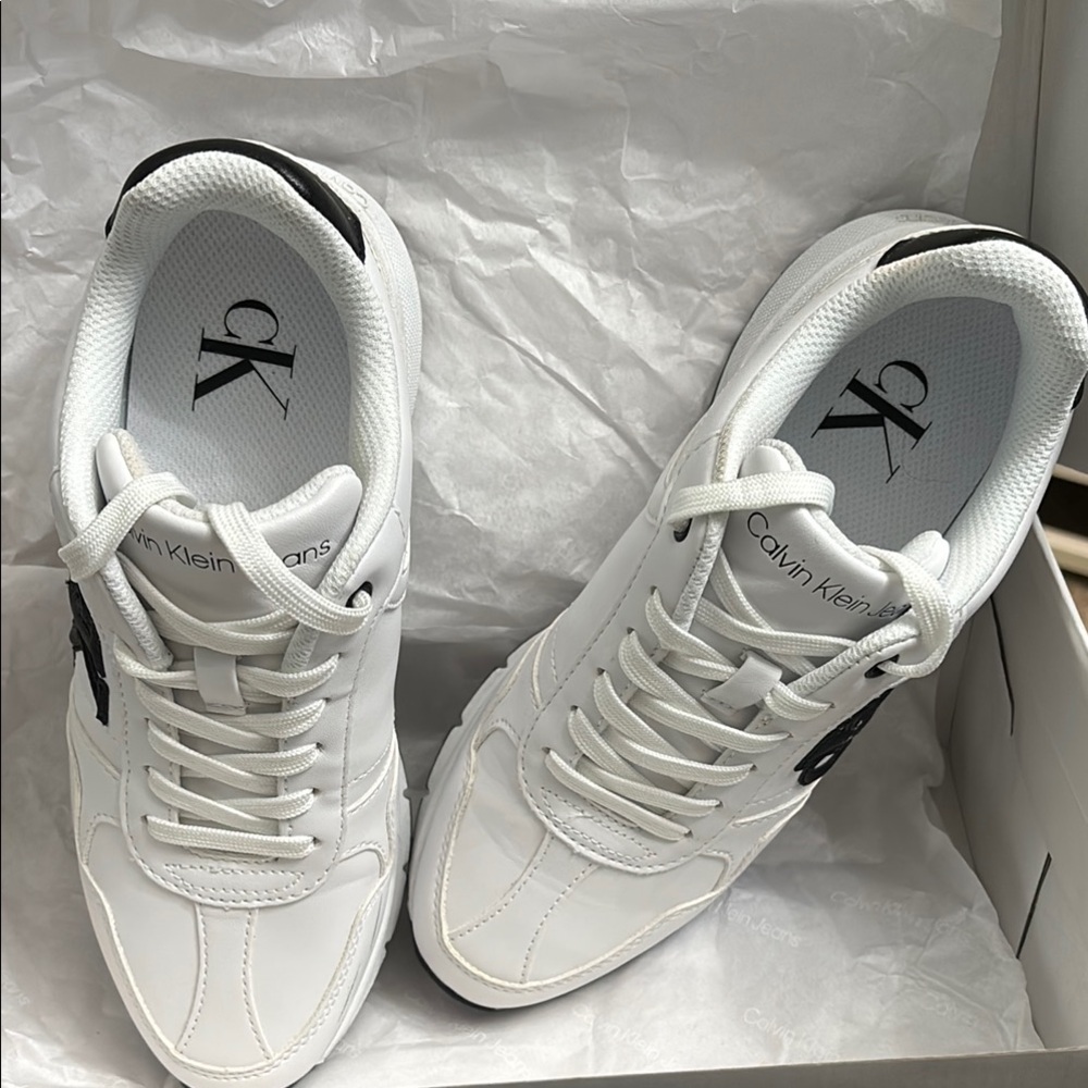 ❤️Calvin Klein White Sneakers❤️